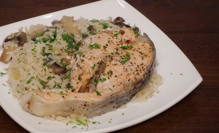 Delicioso salmón rosado al vapor