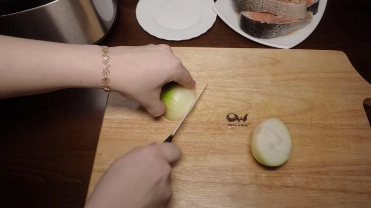Para cocinar salmón rosado, prepare los ingredientes.