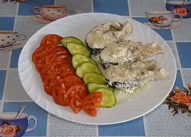 Braised pink salmon sa kulay-gatas - makatas at malambot