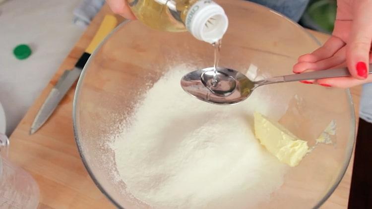 Para mezclar pasteles indios, mezcle los ingredientes.