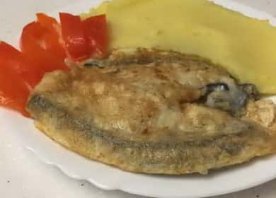 Como cozinhar bife de peixe-gato em uma panela de acordo com uma receita passo a passo com foto