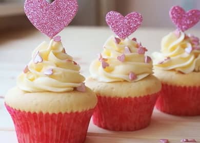 Cupcakes pentru 14 februarie, un tip reteta pas cu pas cu o fotografie