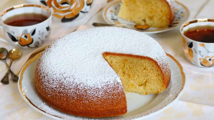 tortul gătit în multicooker este gata