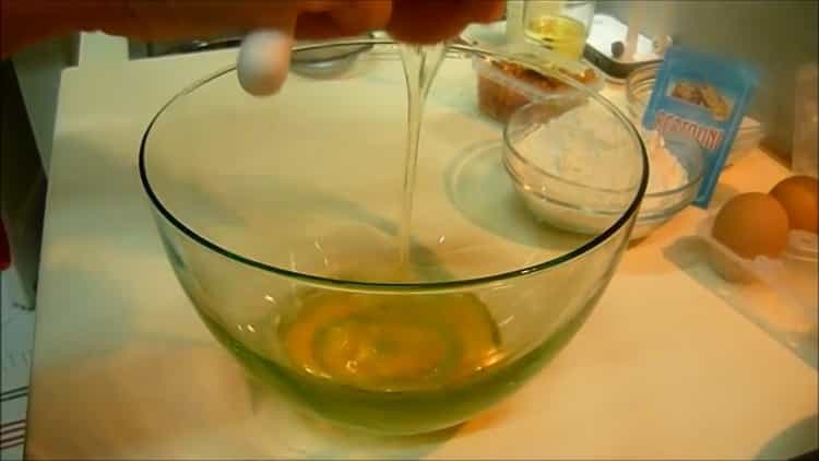 Chcete-li připravit kefírový košíček s rozinkami, připravte ingredience