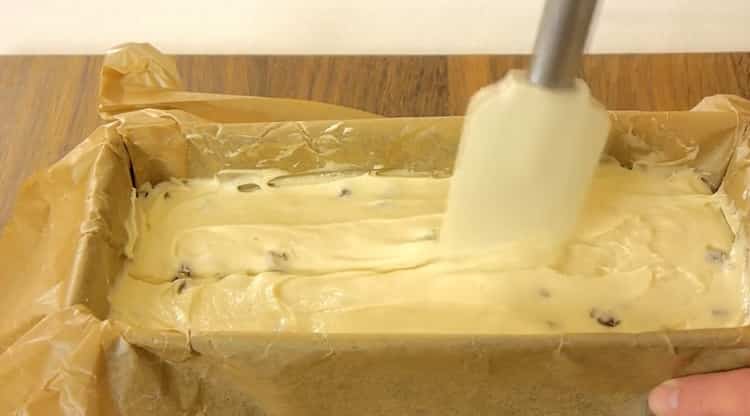 Chcete-li připravit hlavní košíček, vložte košíček do formy