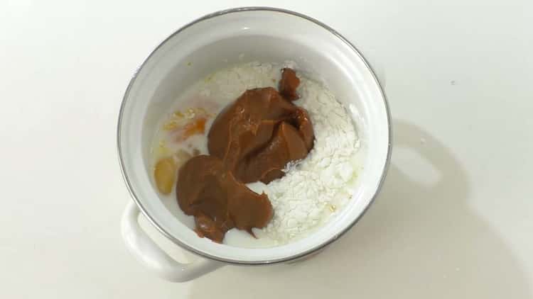 Bereiten Sie die Zutaten vor, um Waffelröllchencreme zuzubereiten