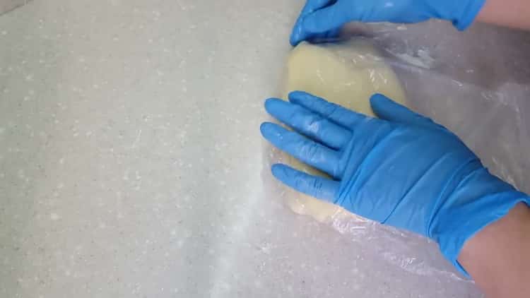 Chcete-li připravit croissanty z listového těsta, vložte těsto do chladničky