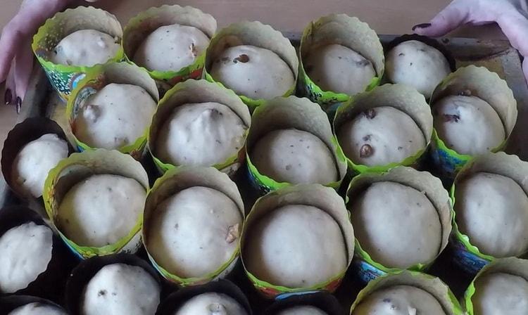 Ang cake ng Pasko ng Pagkabuhay sa mga yolks ayon sa isang hakbang-hakbang na recipe na may larawan