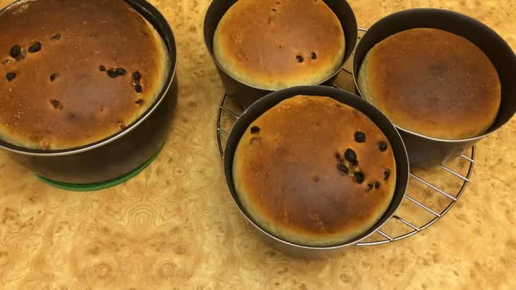 Para la preparación de pasteles de Pascua, hornee la masa