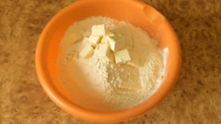 Para preparar un pastel de masa madre, prepare los ingredientes.