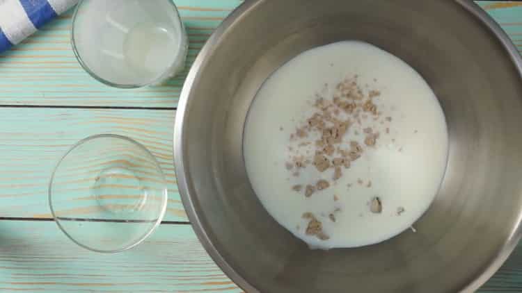 Pentru a pregăti o prăjitură cu kefir, pregătiți ingredientele