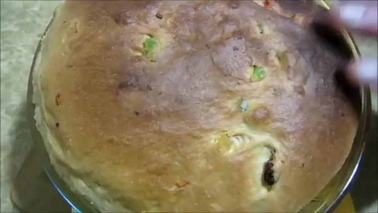 За да приготвите великденската, кралска торта, предварително загрейте фурната