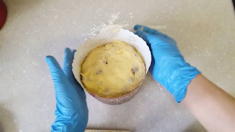 Forbered en kage med rosiner, forbered en form