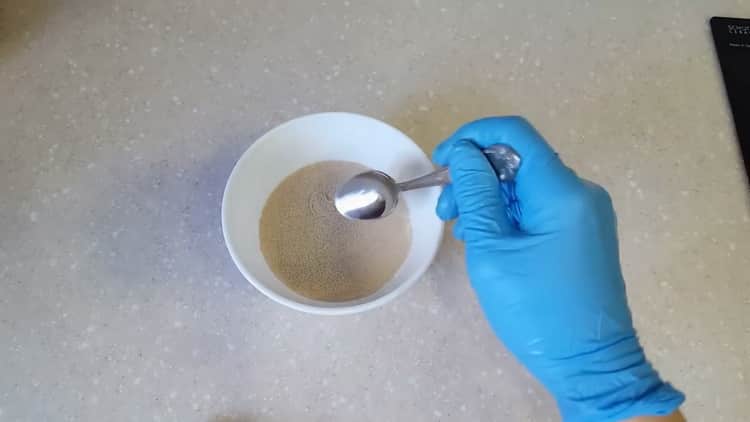 Madlavning påskekage med rosiner