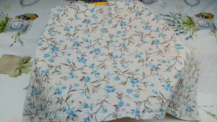 Pour faire des gâteaux sur la crème sure, mettre la pâte sur la pâte