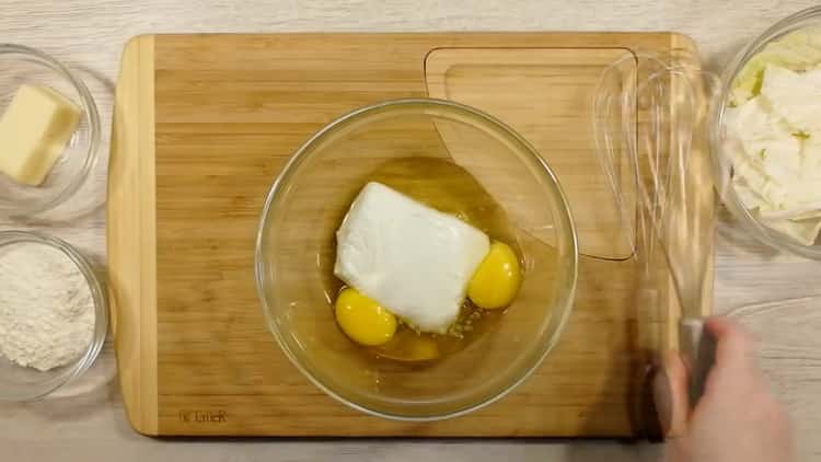 Pentru a pregăti prăjiturile într-o tigaie, pregătiți ingredientele