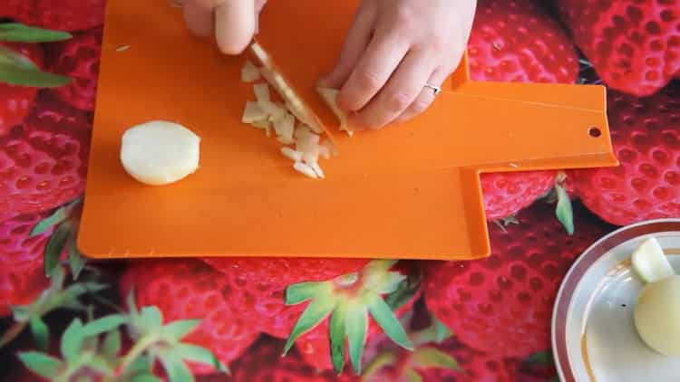 Готвене на паста с гъби в кремообразен сос