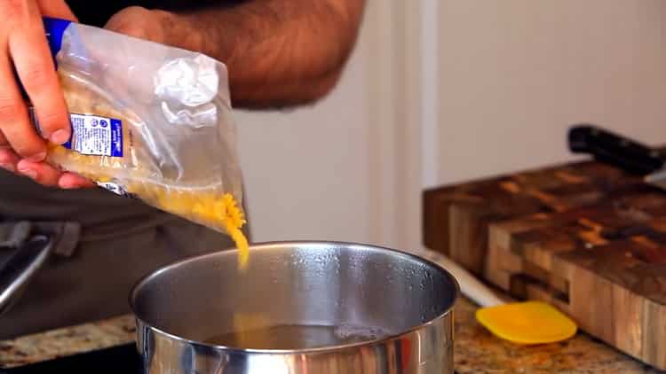 За да готвите спагети, сварете вермицели