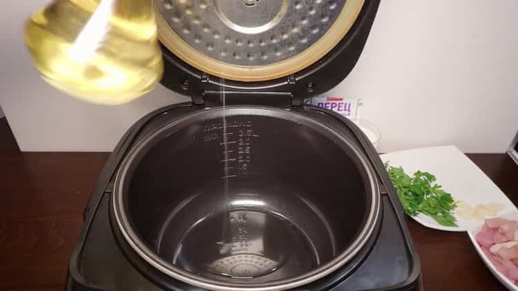 Pentru a face paste, turnați ulei