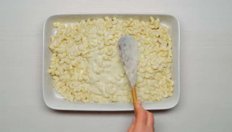 Rozložte ingredience na těstoviny