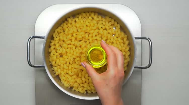 Chcete-li vařit těstoviny, připravte ingredience