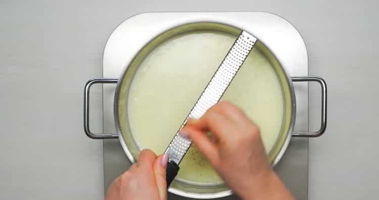 Pro vaření těstovin nastrouhejte muškátový oříšek