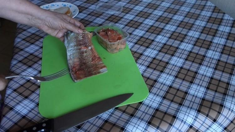 Somon roz sărat conform unei rețete pas cu pas cu o fotografie