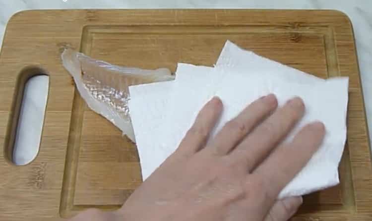 Seque el pescado para el abadejo con verduras