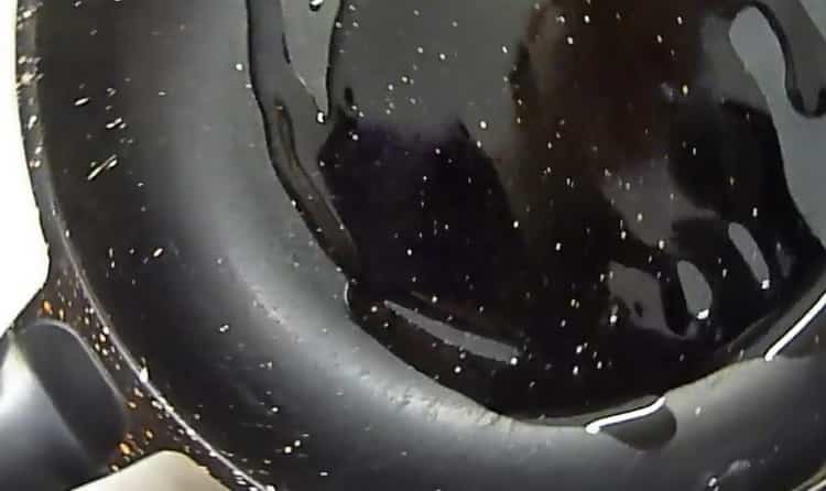 Para cocinar abadejo con verduras, calienta la sartén