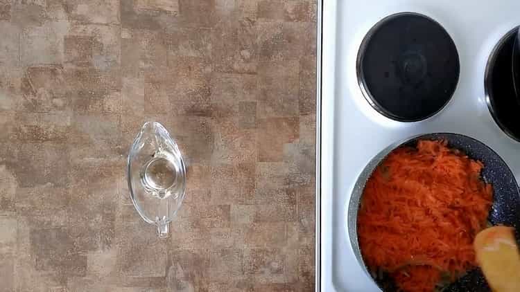 Um Pollock mit Gemüse zu kochen, braten Sie Gemüse