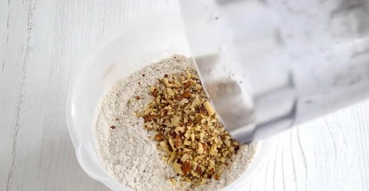 Para mezclar pastelitos de zanahoria, mezcla los ingredientes.