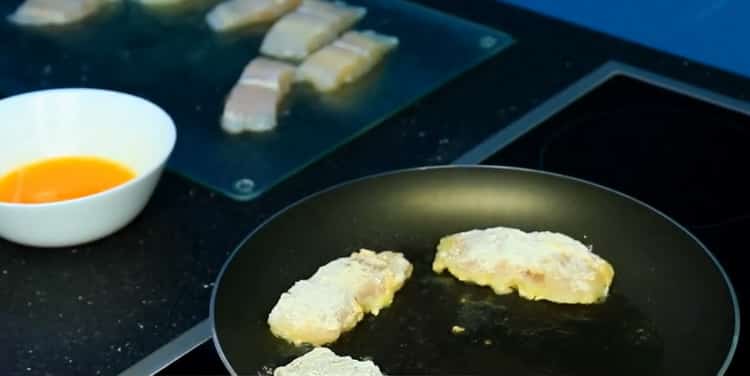 Pentru a pregăti limba mării în bătaie. preîncălziți tigaia