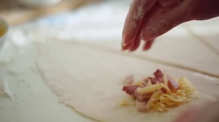 Um die Füllung für Croissants zuzubereiten, bereiten Sie die Zutaten vor