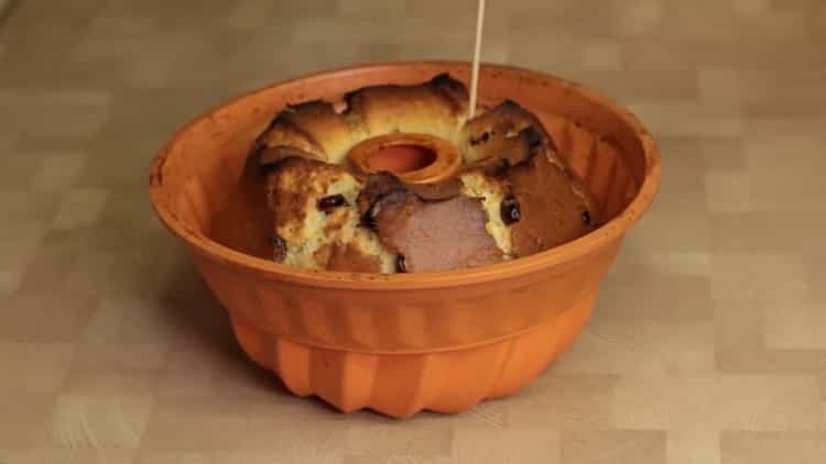 Para hacer un pastel sin levadura, precaliente el horno