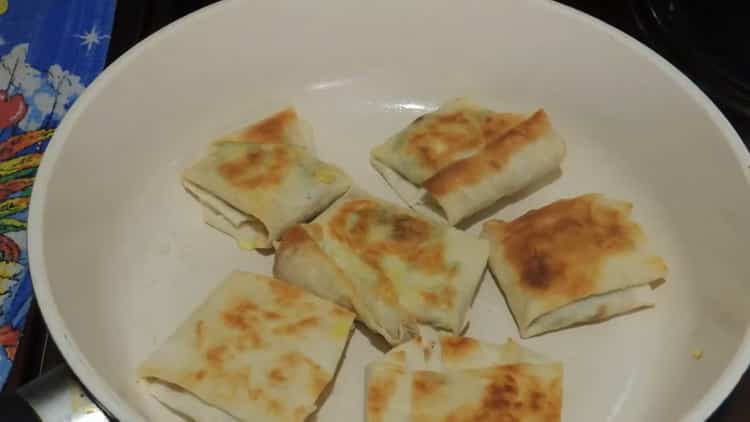 Com aprendre a cuinar deliciosos pastissos de pita en una paella