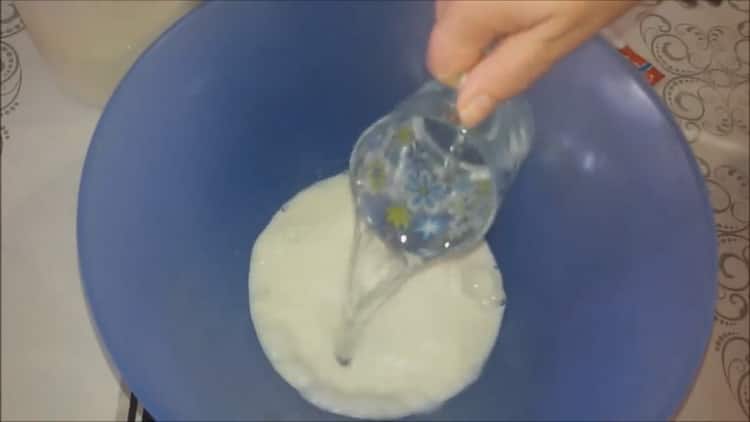 Pentru a face prăjituri de cartofi, pregătiți ingredientele