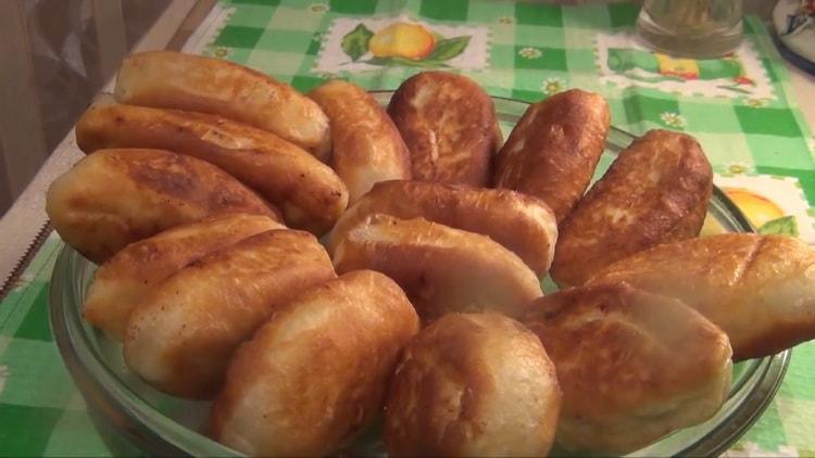 Kuchen mit Hüttenkäse sind fertig