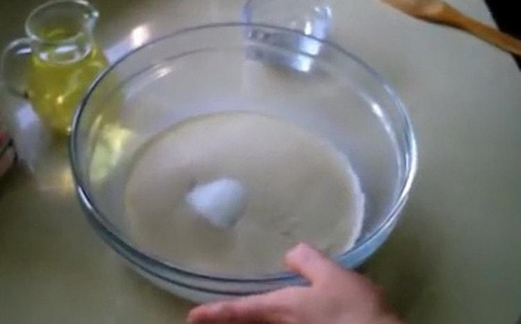 Chcete-li připravit koláče s vejci a zelenou cibulkou, připravte ingredience