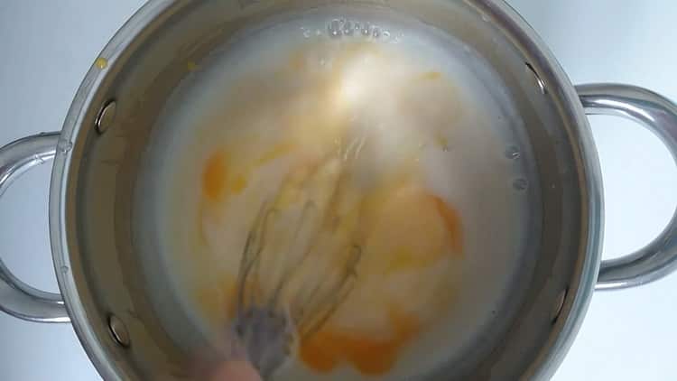 Chcete-li vyrobit z listového těsta pečivo, smíchejte ingredience.