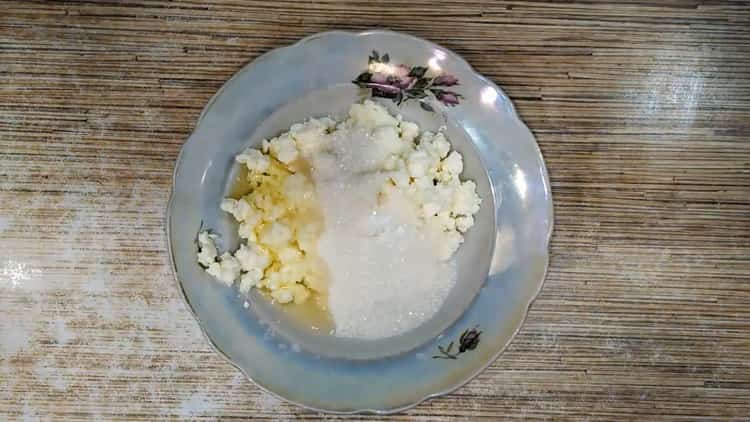 Pentru a face chifle cu torsă, pregătiți umplutura