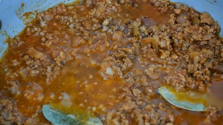 За да приготвите соята добавете подправки и вода