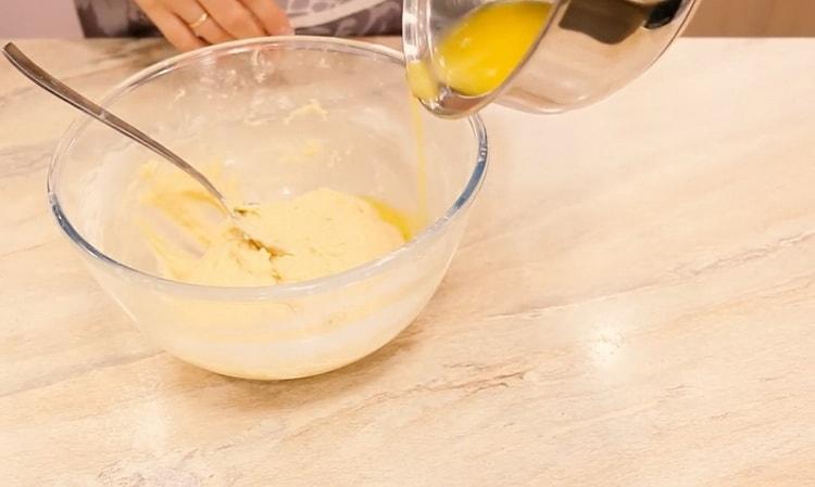 Agregue mantequilla para hacer donas en el horno