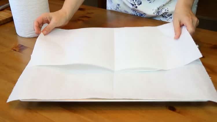 Pour faire des beignets sur du lait concentré, préparez une plaque à pâtisserie