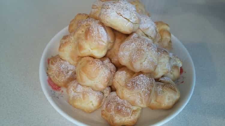 Vanillepudding profiteroles bereit