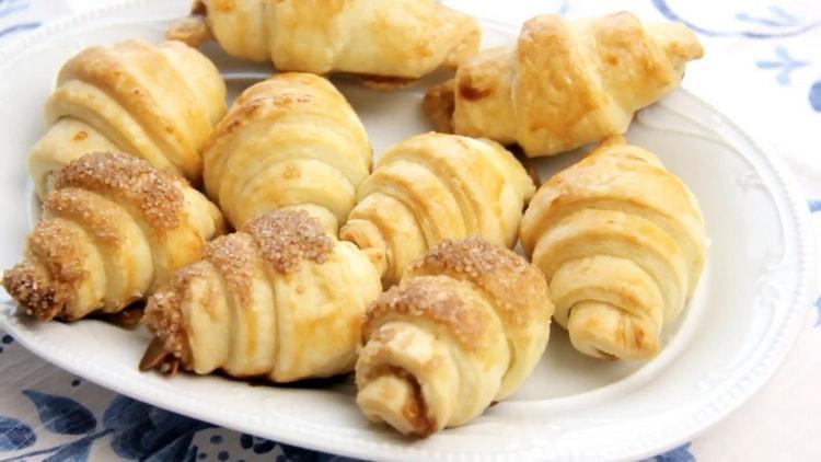 připravené bagety z listového těsta