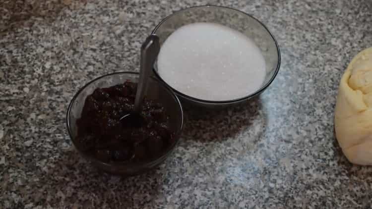 Upang makagawa ng mga bagel, ihanda ang pagpuno