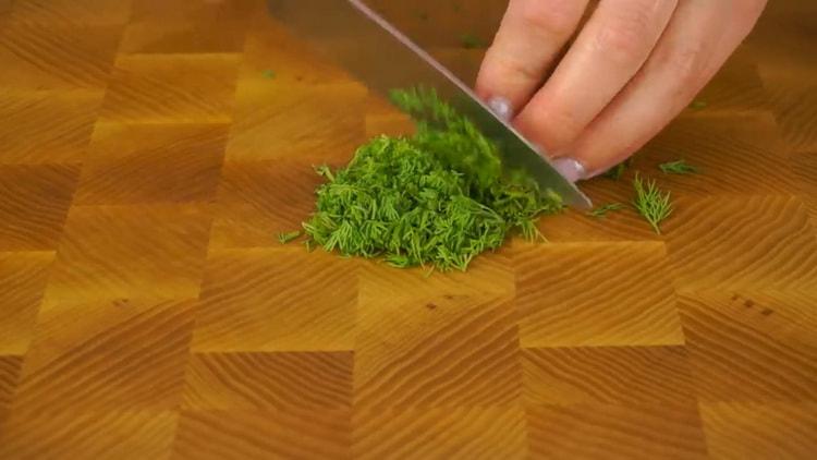 Um roten Fisch zum Rollen zu bringen, hacken Sie das Grün