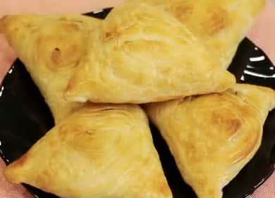 Samsa from puff pastry with minced meat according to a step by step recipe with photo