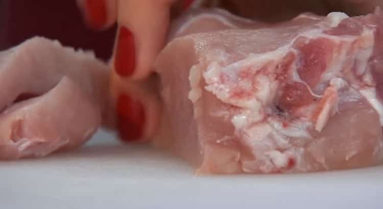 Como cozinhar carne de porco com macarrão