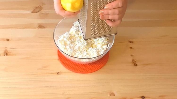 Pour préparer une pâte feuilletée avec négociation, râper le zeste